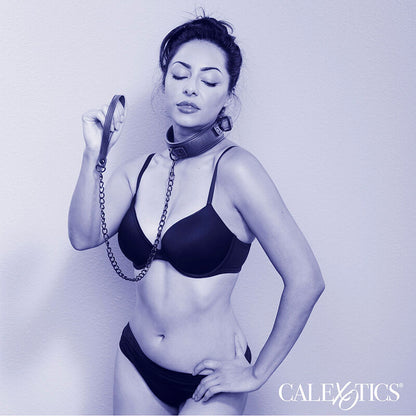 CALEXOTICS - COLLAR Y CORREA DE CUERO AJUSTABLE NOCTURNO NEGRO