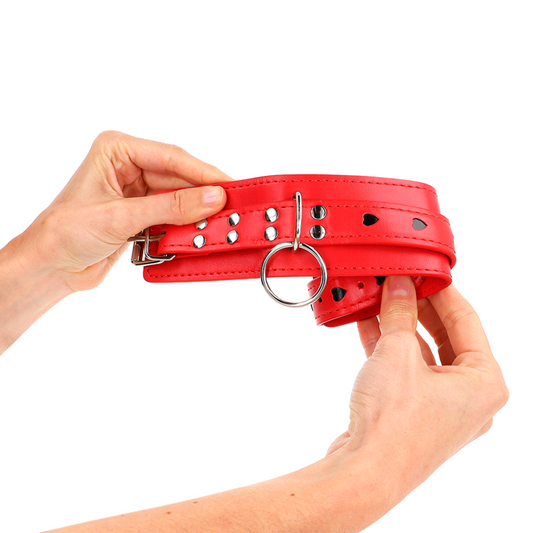 KINK - CADENA DE MUÑECA ROJA CON INSERTO DE CORAZÓN NEGRO AJUSTABLE 21-28 CM X 5,5 CM